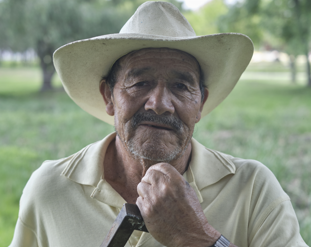 Idoso de chapéu